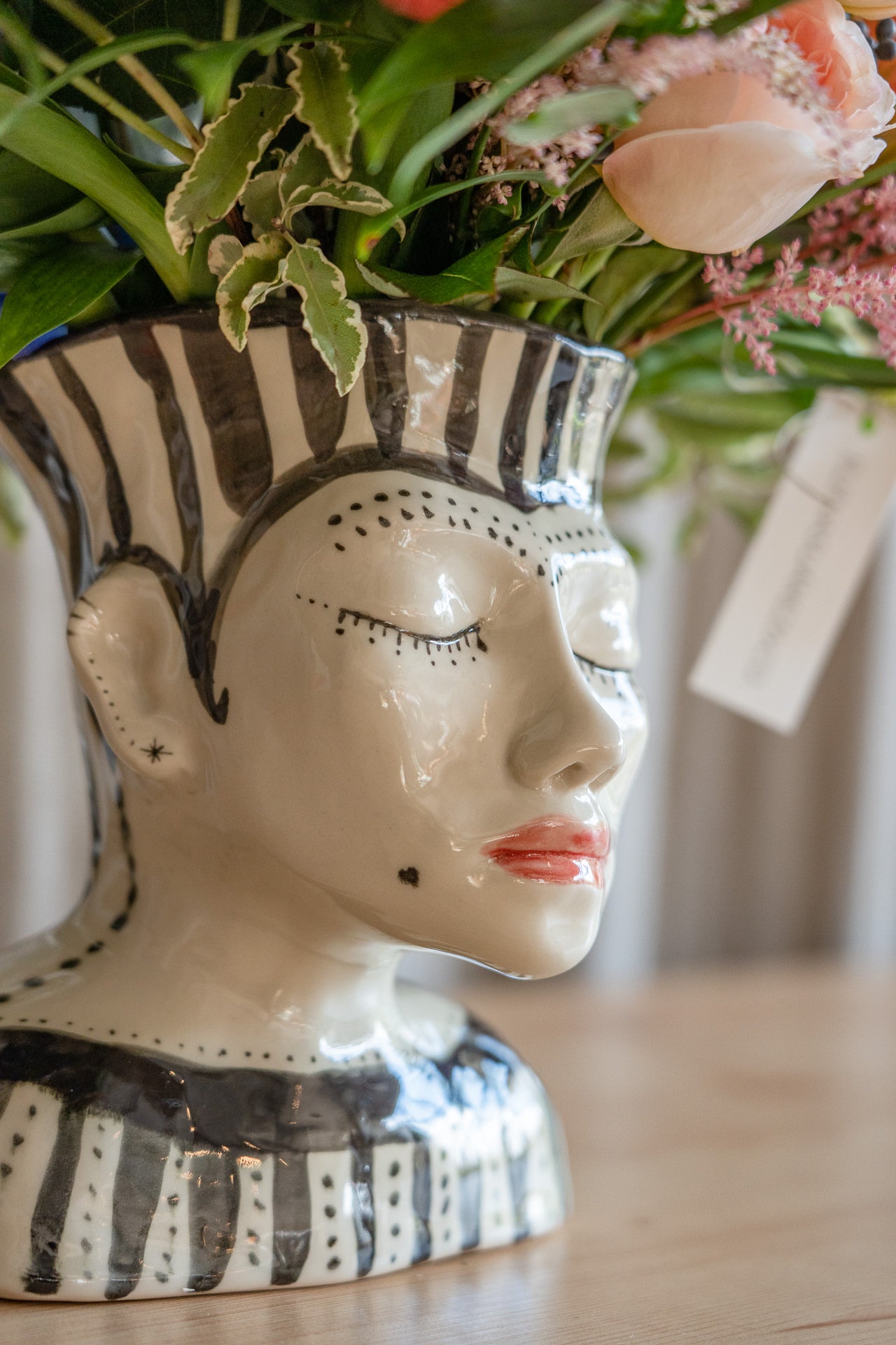 Titi con Flores Frescas 3