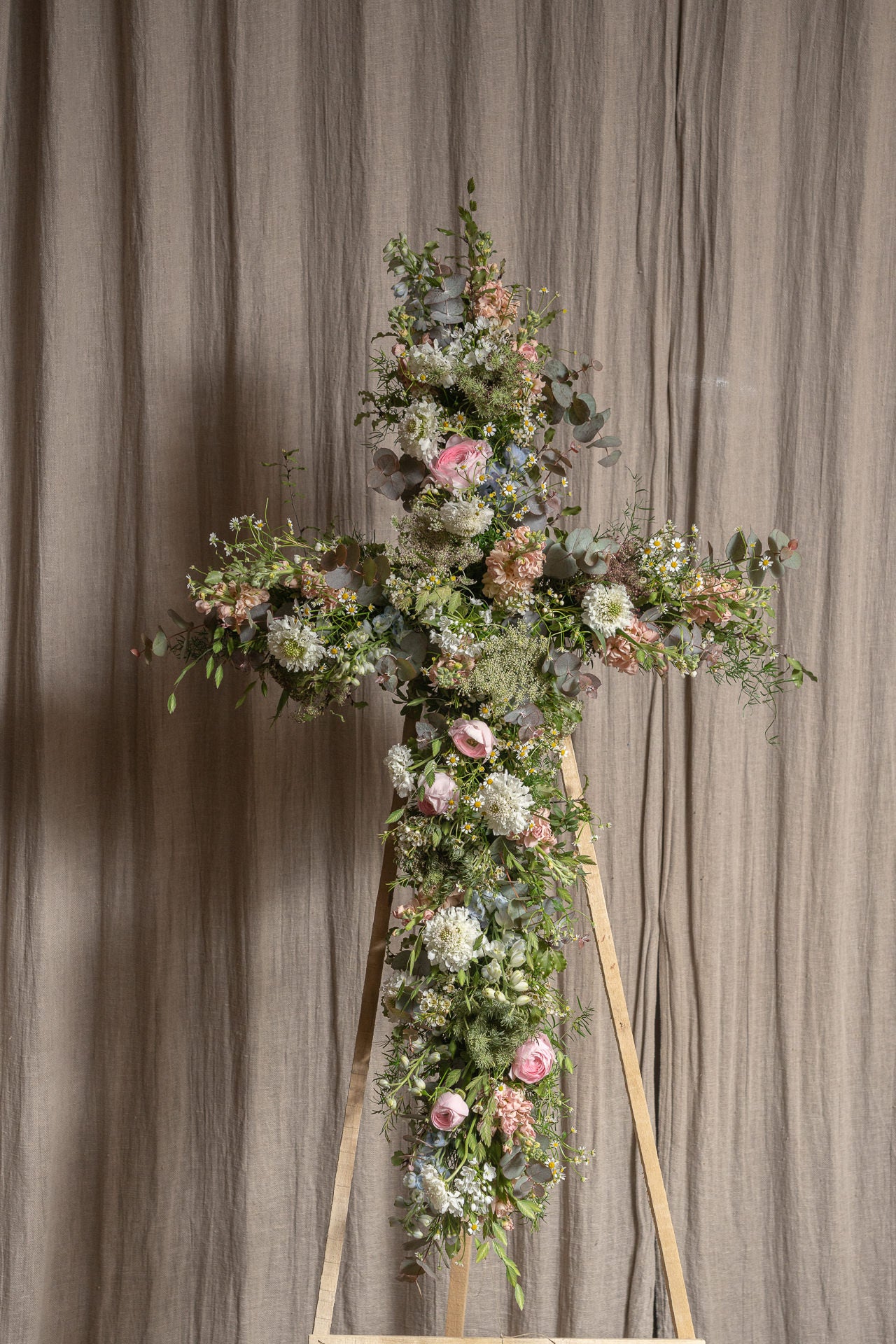 Cruz con Flores de Temporada 2