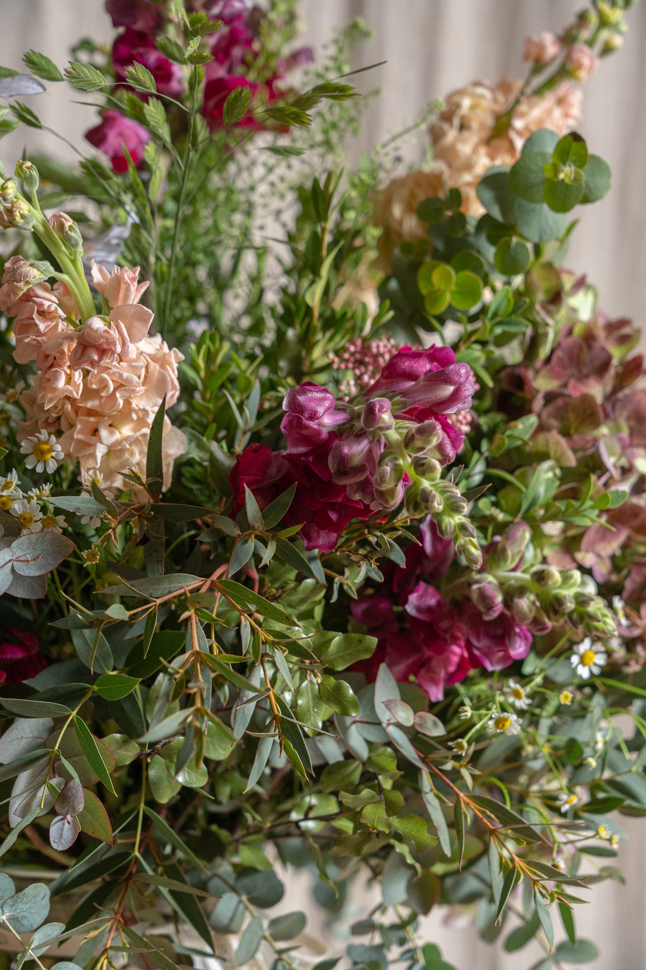 Jarrón Vidrio Reciclado con Flores Frescas 7