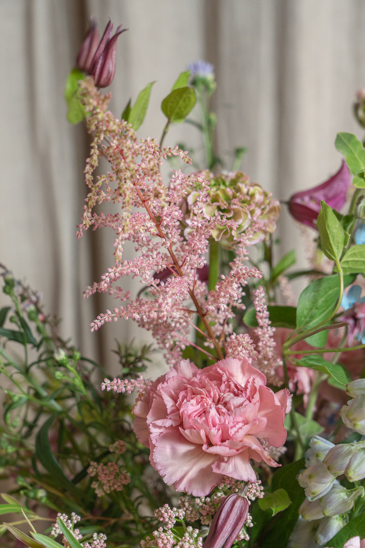 Jarrón de Vidrio con Flores Frescas 5