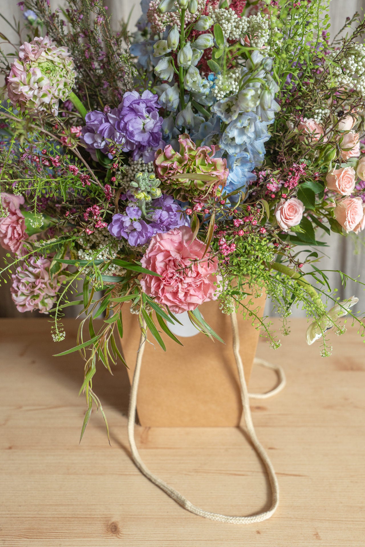 Bolsa con Flores en Tonos Variados 4