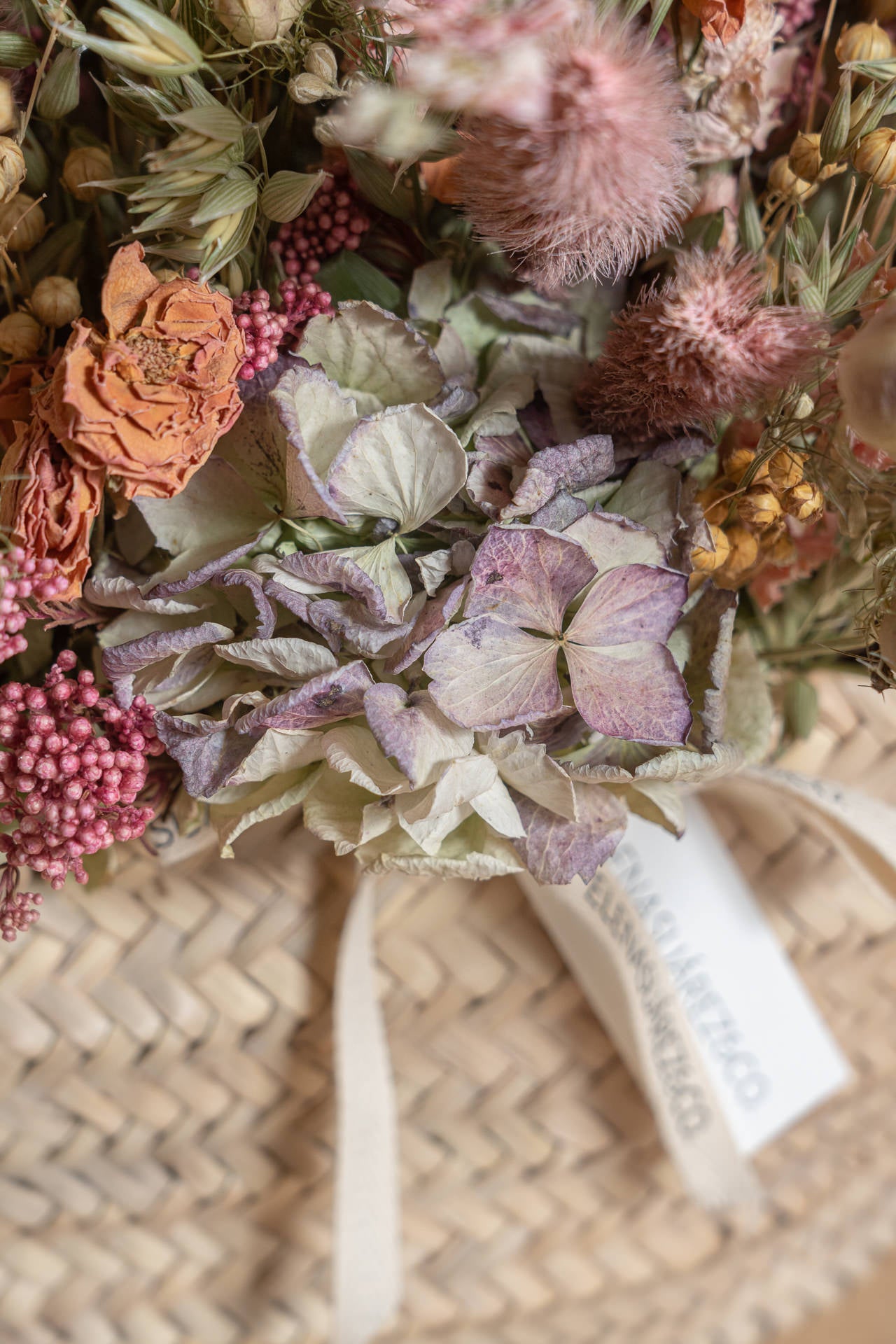 Cesto de Palma con Flores Preservadas 8