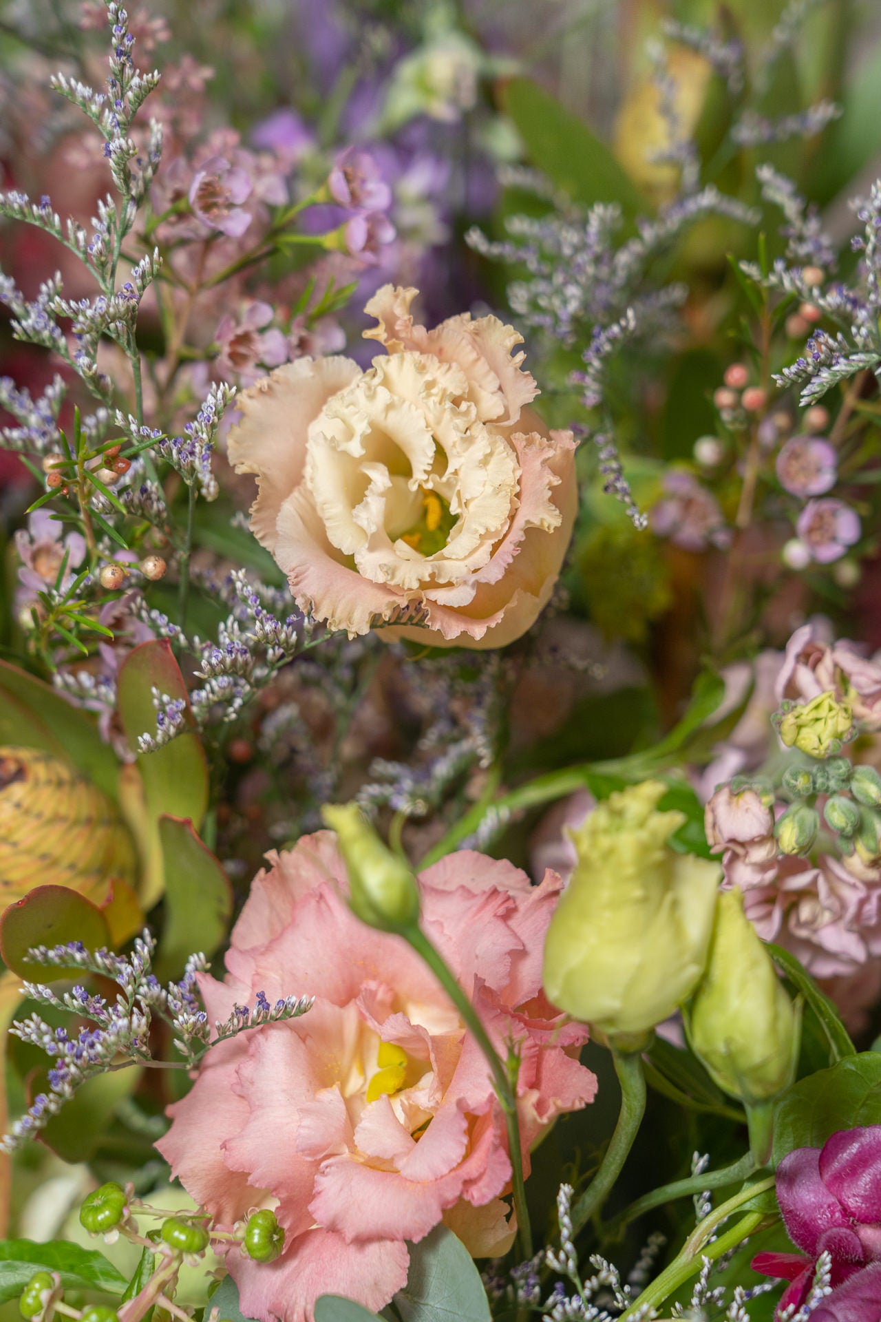 Cesto de Palma con Flores Frescas 14