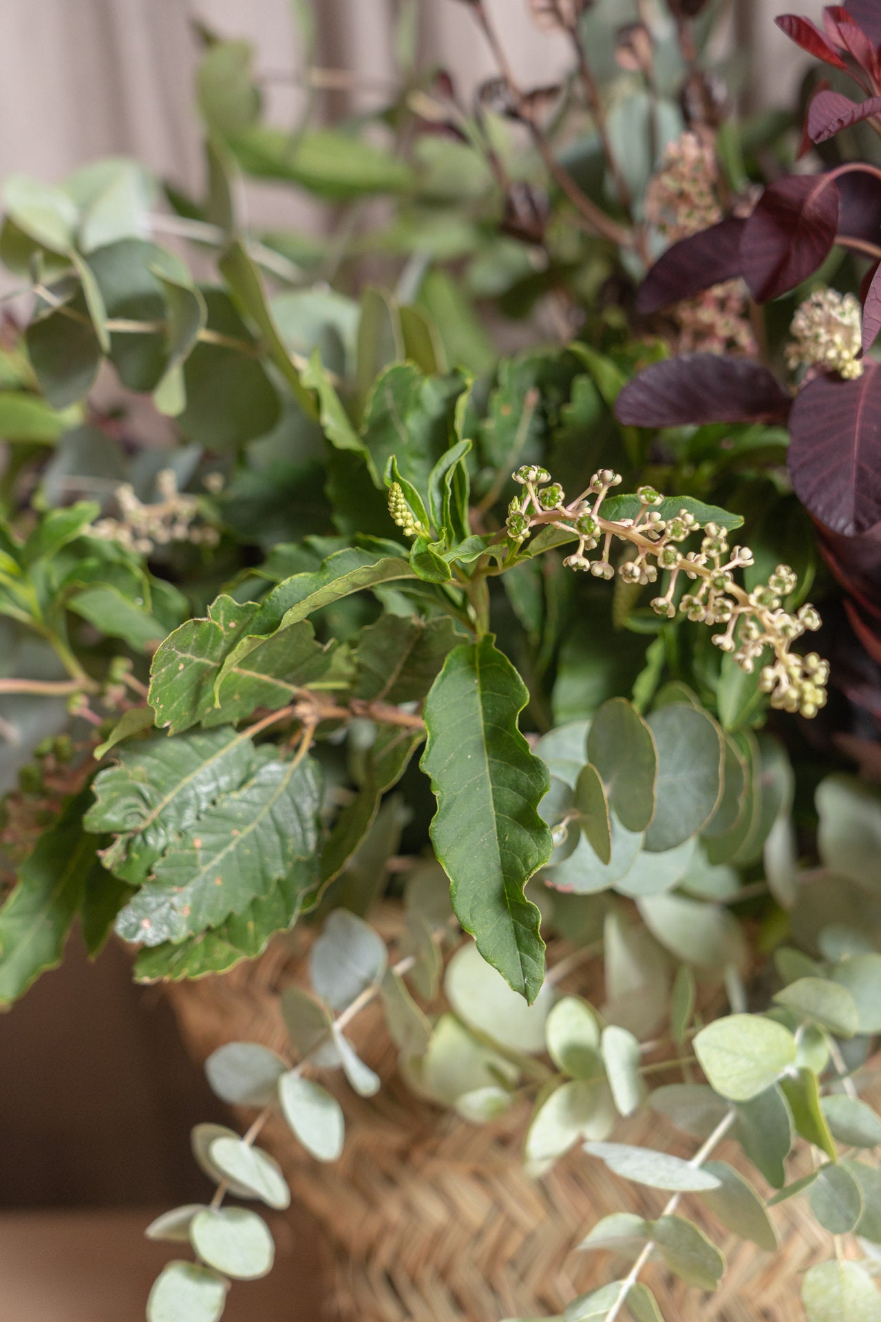 Capazo de Esparto con Verdes de Temporada 3