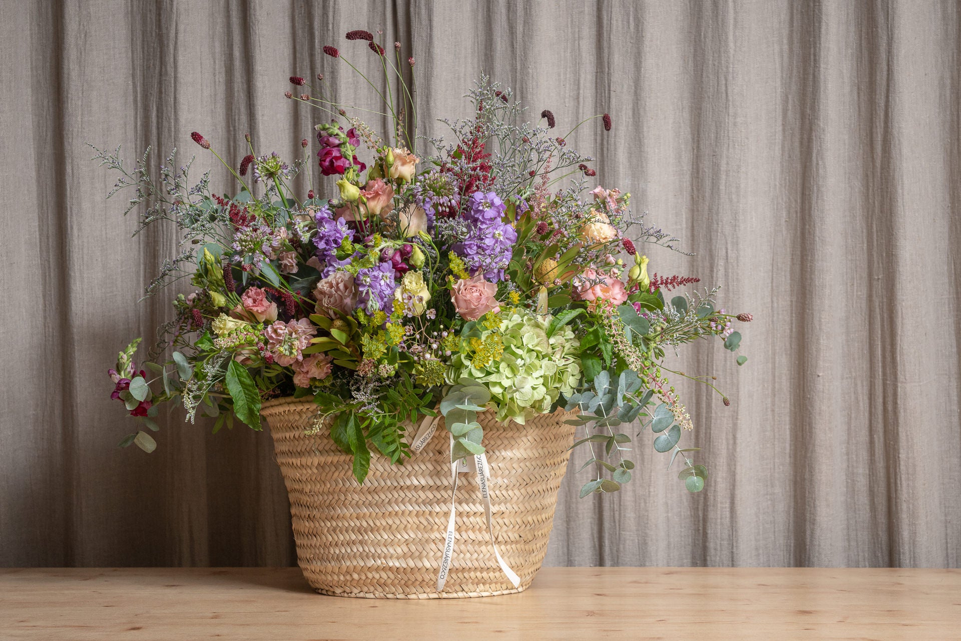 Cesto de Palma con Flores Frescas 9