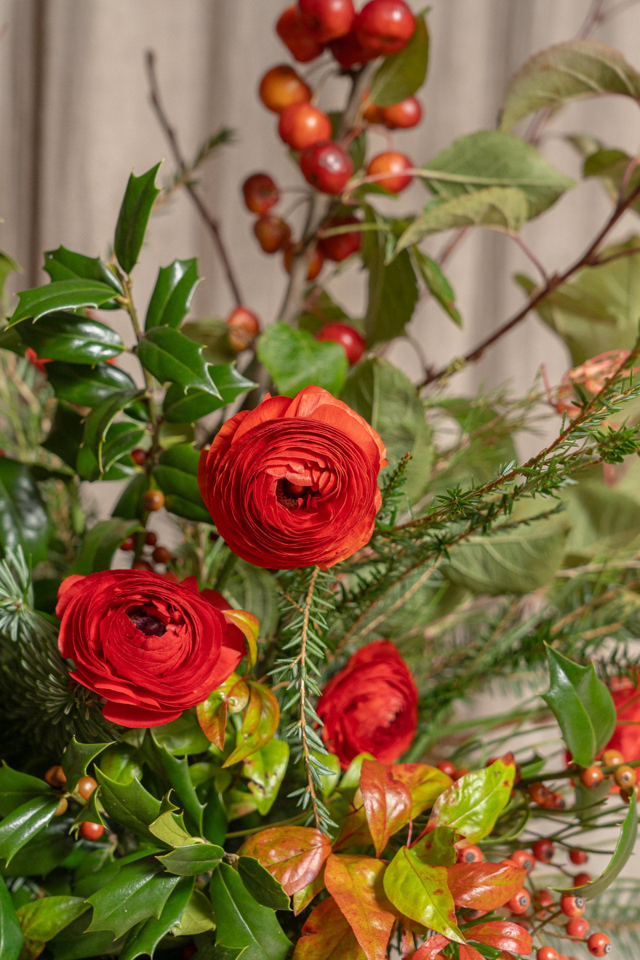 Frutero Rojo de Andrea Suárez con flores 5