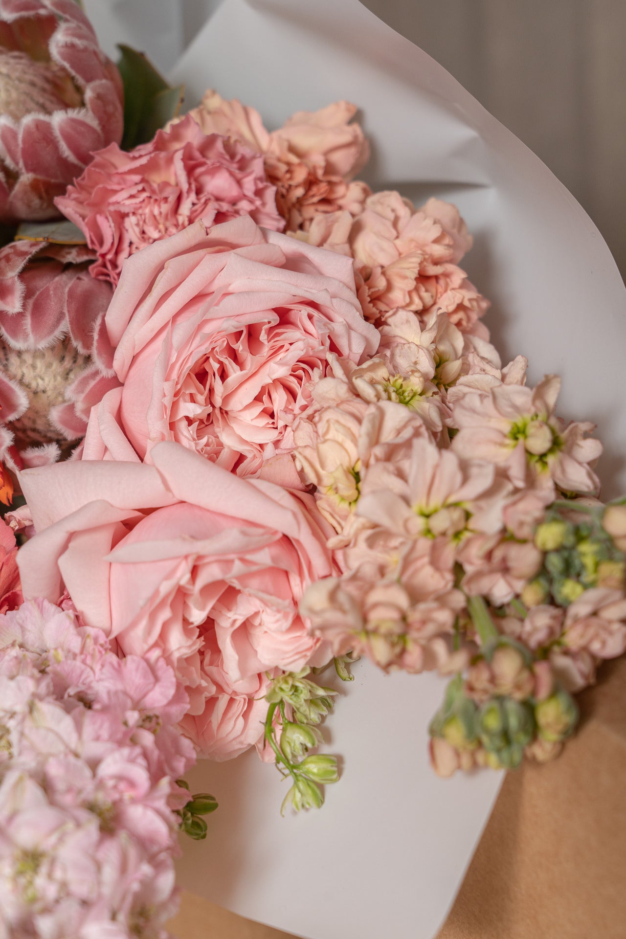 Paquete de Flores Variadas de temporada en tonos rosas/fucsias 5