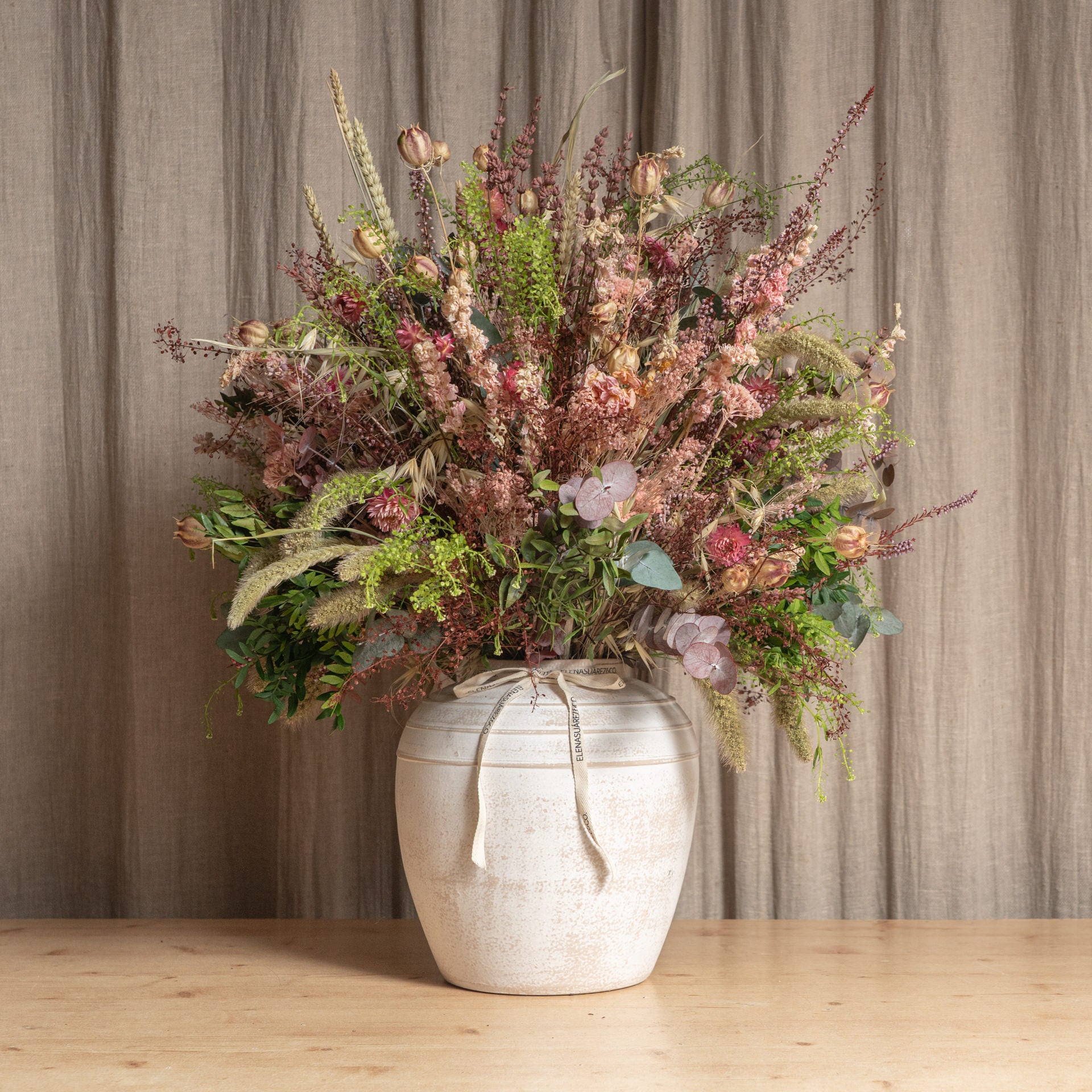 Jarrón Ánfora con Flores Preservadas