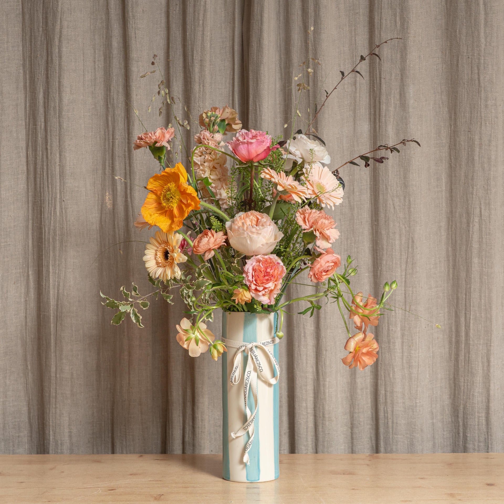 Jarrón Cerámico con flores Especial Día de la Madre