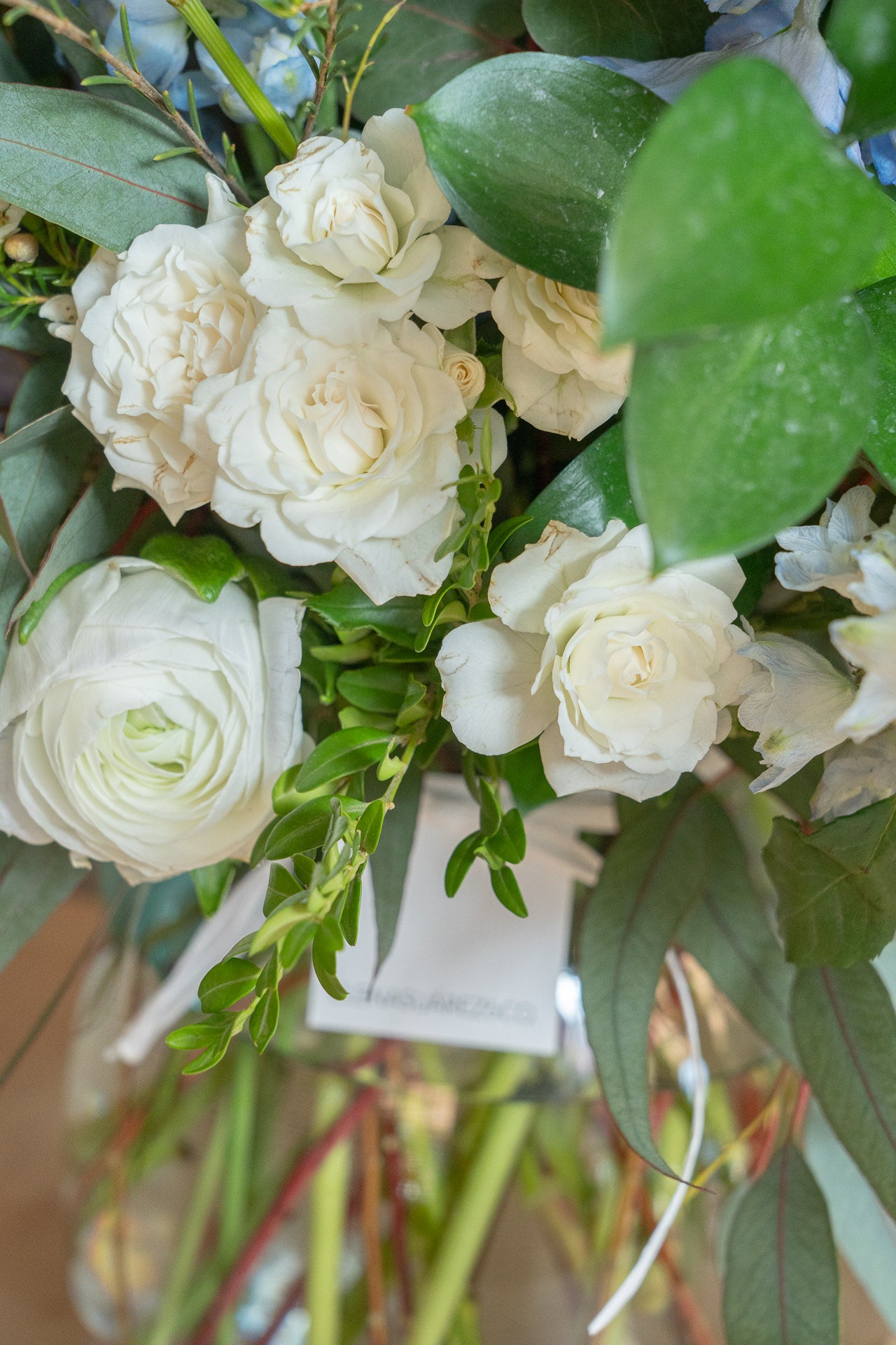 Jarrón Vidrio Reciclado con Flores Frescas 6