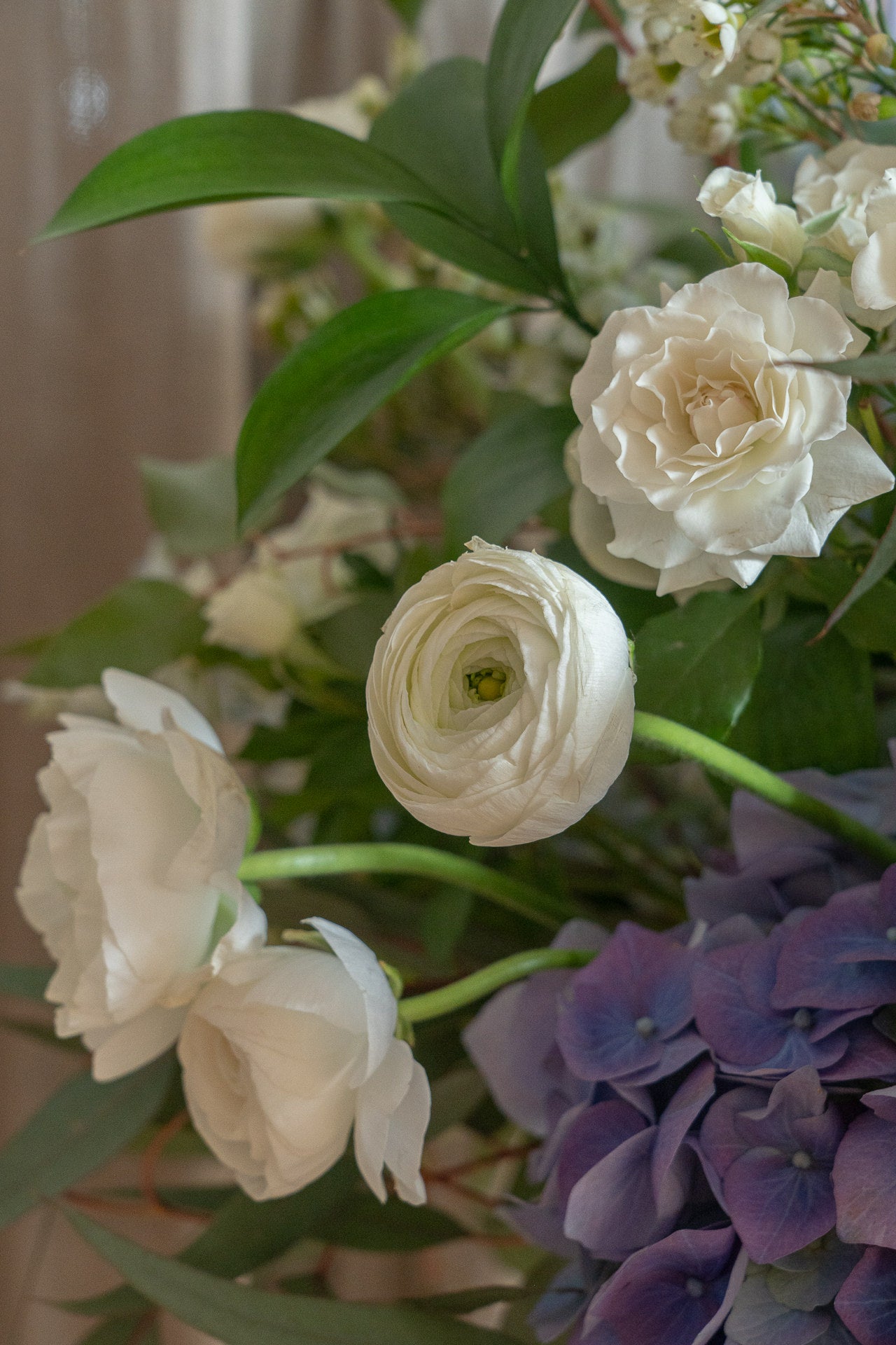 Jarrón Vidrio Reciclado con Flores Frescas 4
